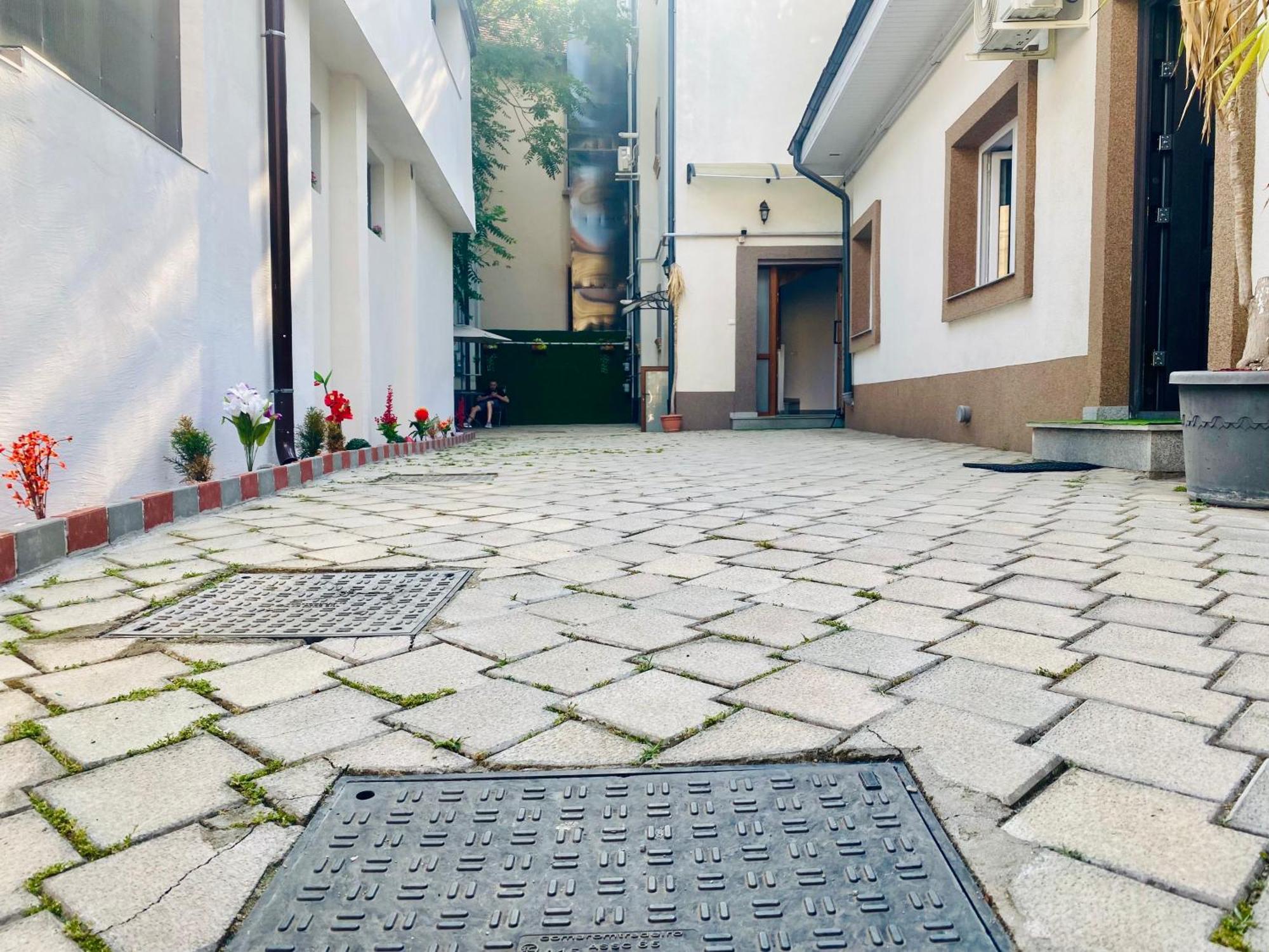 Cazan House Hostel Bucharest Exterior photo